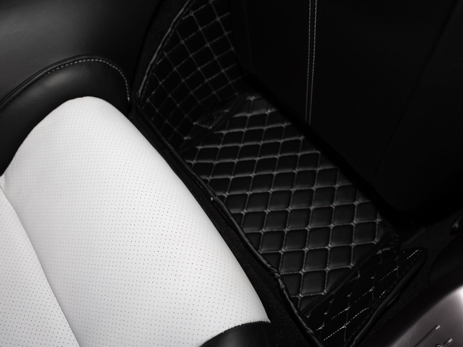 Used 2011 Aston Martin Rapide RWD image 33