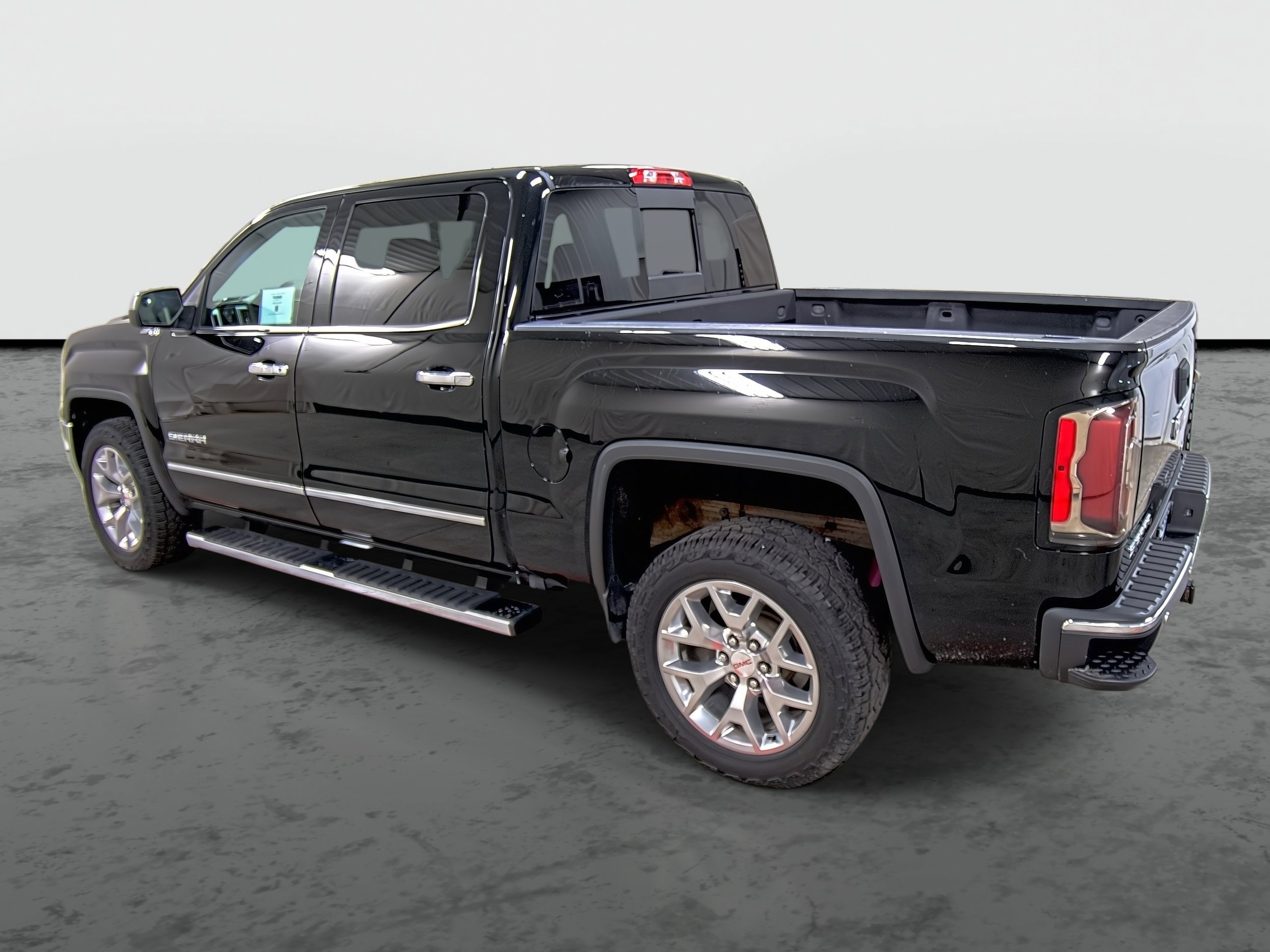 Used 2018 GMC Sierra 1500 SLT w/ SLT Premium Package image 2