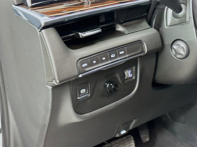 Used 2022 Cadillac Escalade Premium Luxury image 12