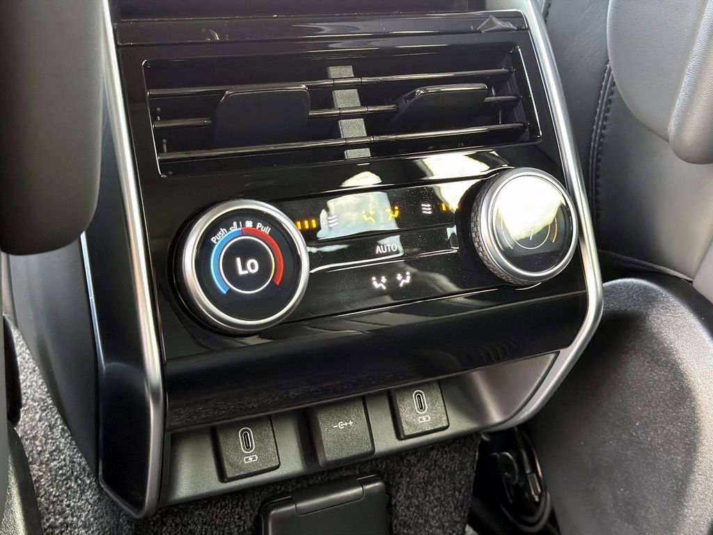 New 2026 Land Rover Range Rover Long Wheelbase SE image 14