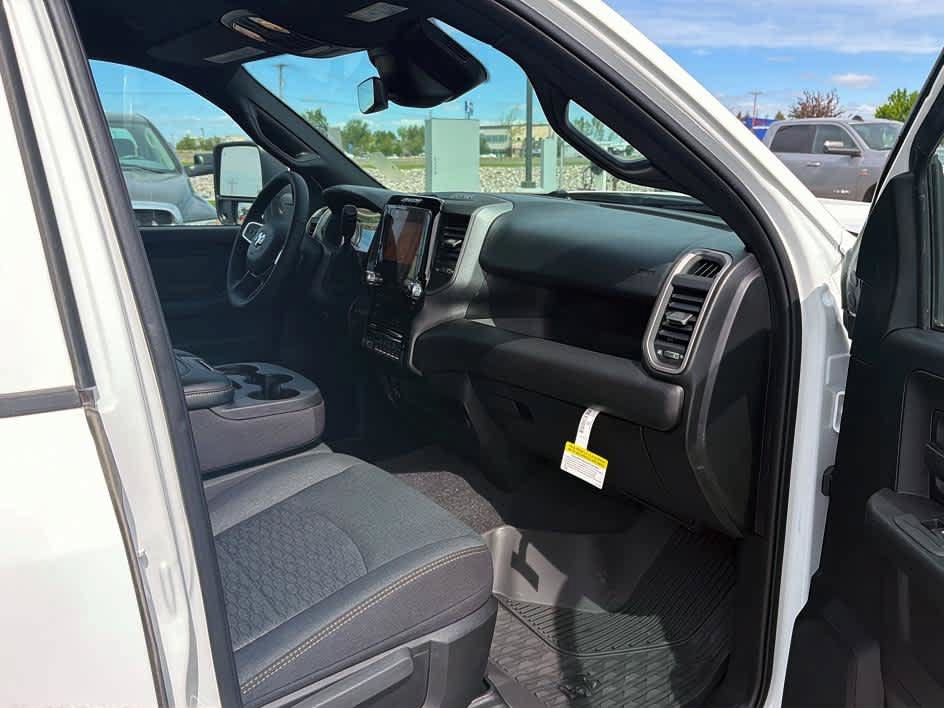 New 2026 RAM 3500 Tradesman AWD/4WD image 28