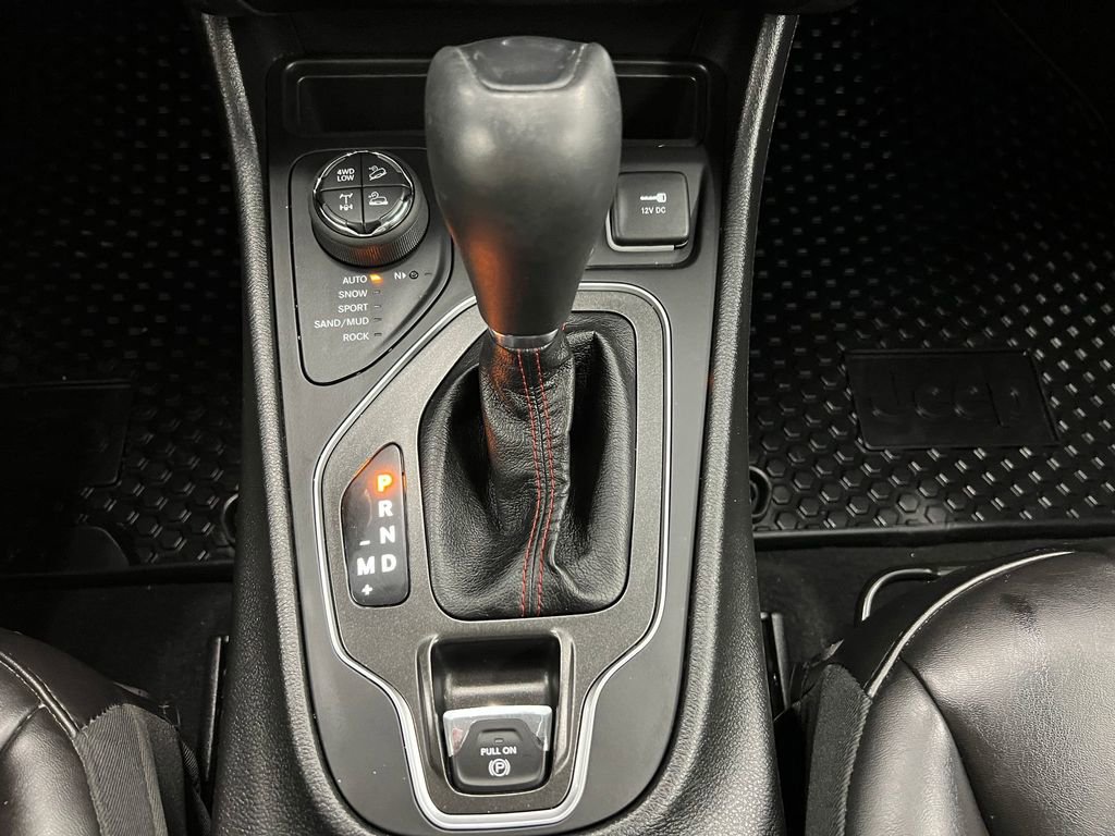 Used 2021 Jeep Cherokee Trailhawk w/ Comfort/Convenience Group image 15