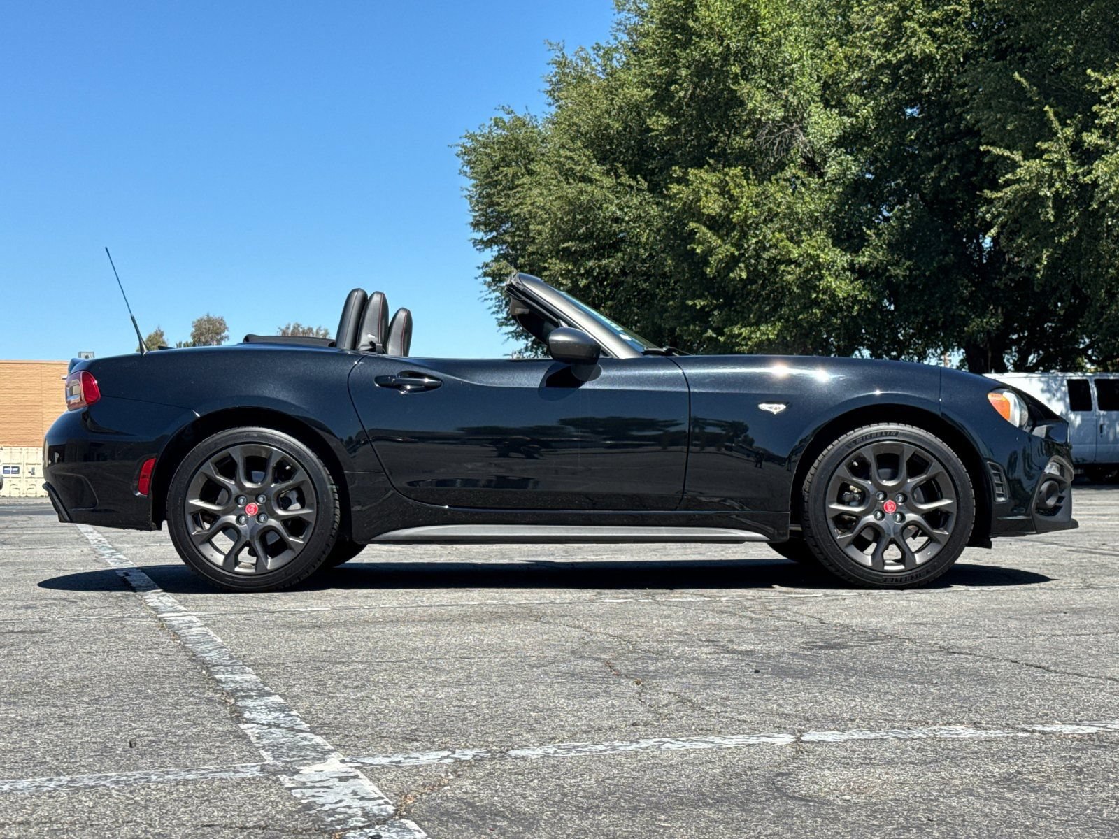 Used 2018 FIAT 124 Spider Abarth w/ Navigation & Sound Group RWD image 3