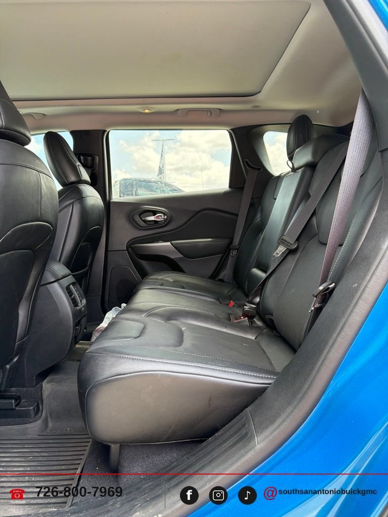 Used 2022 Jeep Cherokee Latitude Lux w/ Sun & Sound Group AWD/4WD image 7