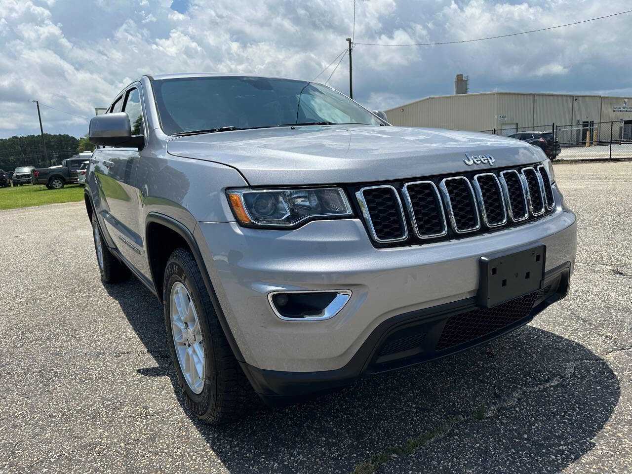 Used 2019 Jeep Grand Cherokee Laredo image 7