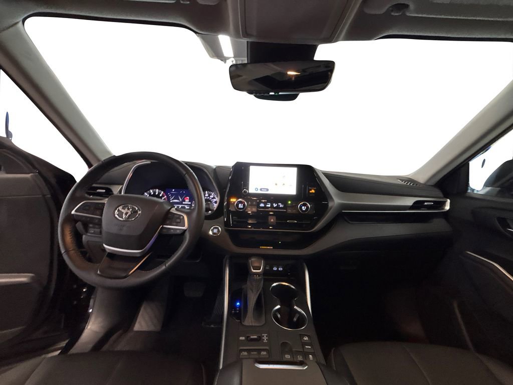 Used 2023 Toyota Highlander XLE image 18