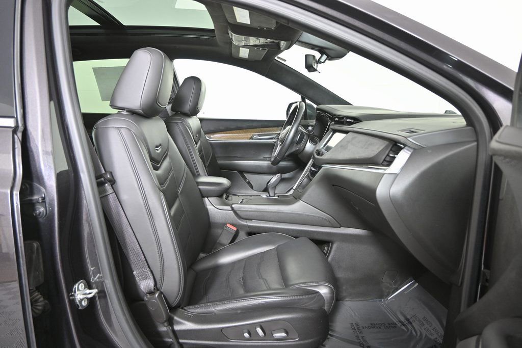 Used 2018 Cadillac XT5 Platinum w/ Driver Assist Package image 13