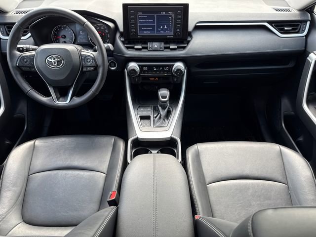 Used 2021 Toyota RAV4 XLE Premium image 12