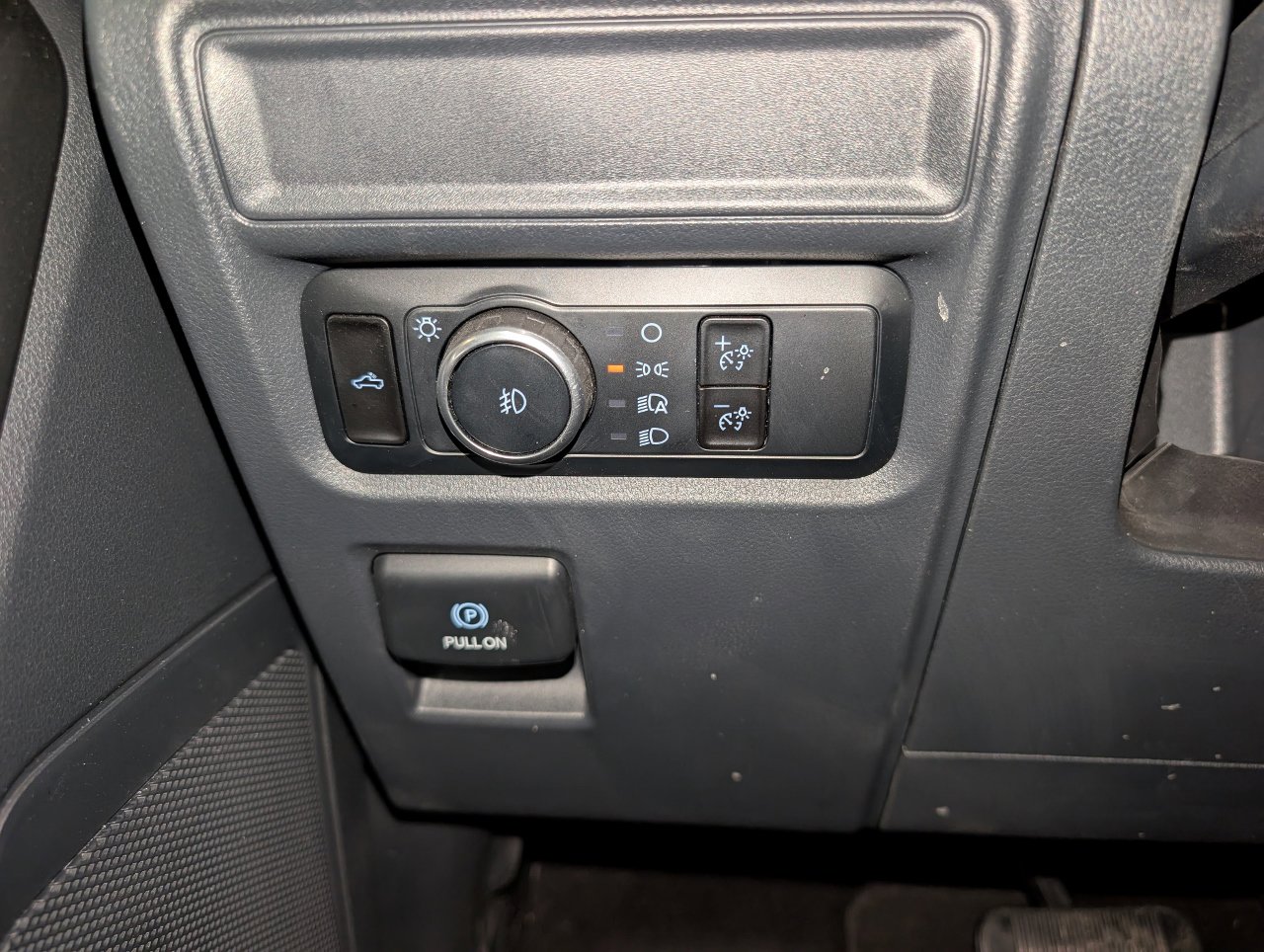 Used 2024 Ford F150 STX image 38