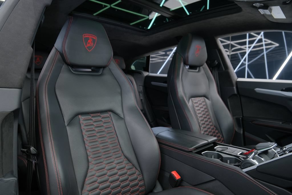 Used 2021 Lamborghini Urus AWD/4WD image 33