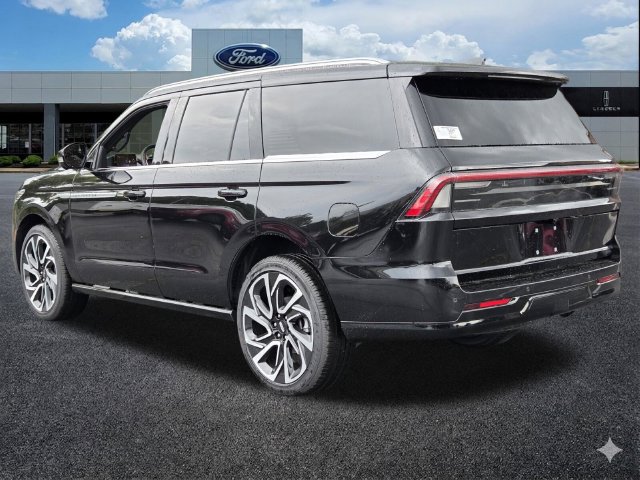 New 2026 Lincoln Navigator Reserve AWD/4WD image 3