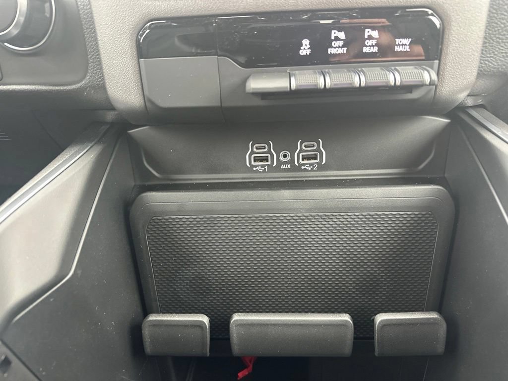 New 2026 RAM 1500 Express AWD/4WD image 19
