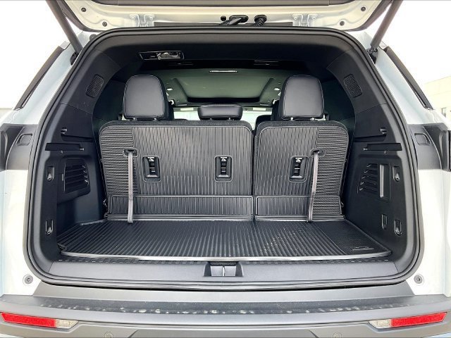 New 2027 Chevrolet Traverse LT w/ Sun and Wheel Package AWD/4WD image 15