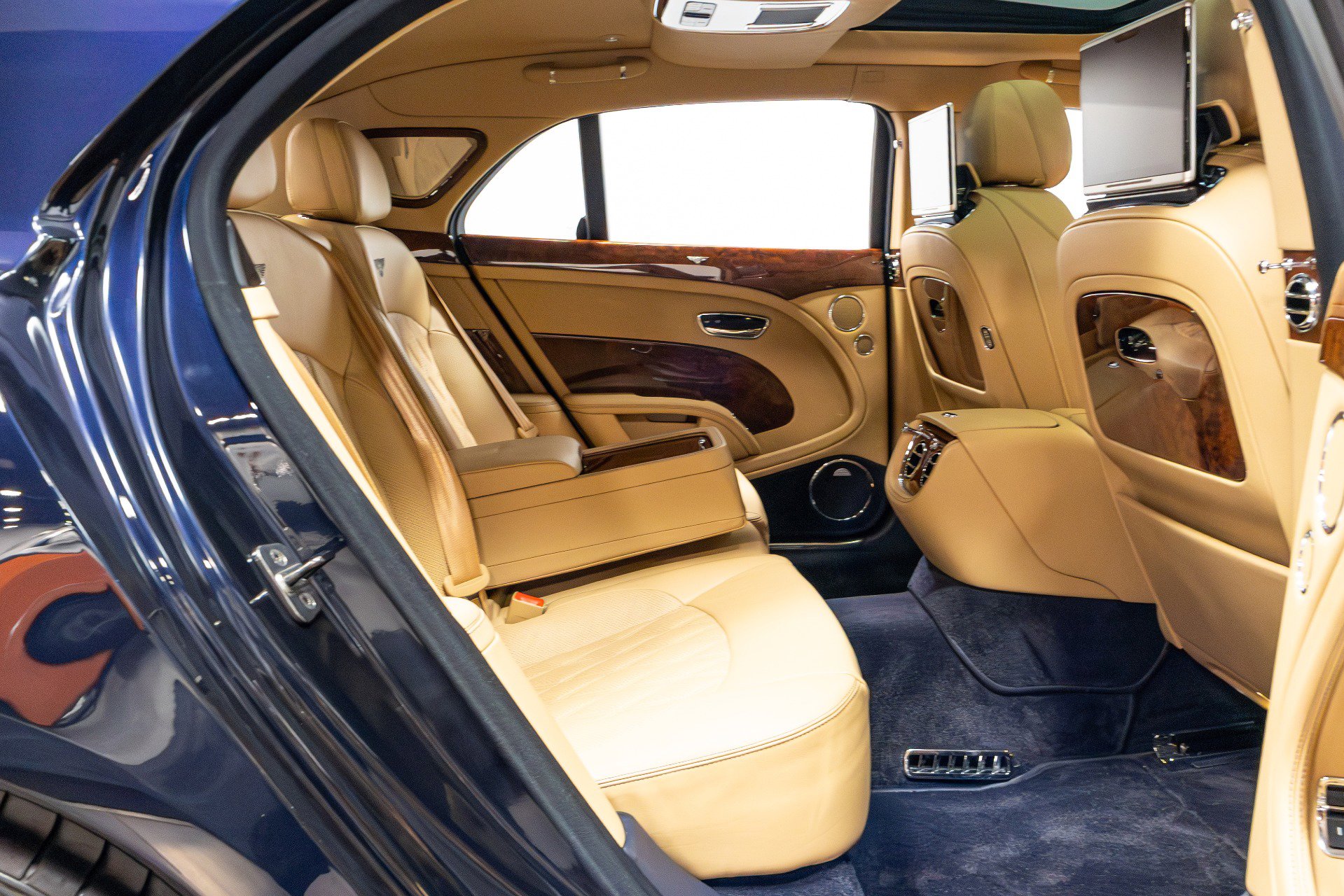 Used 2017 Bentley Mulsanne image 29