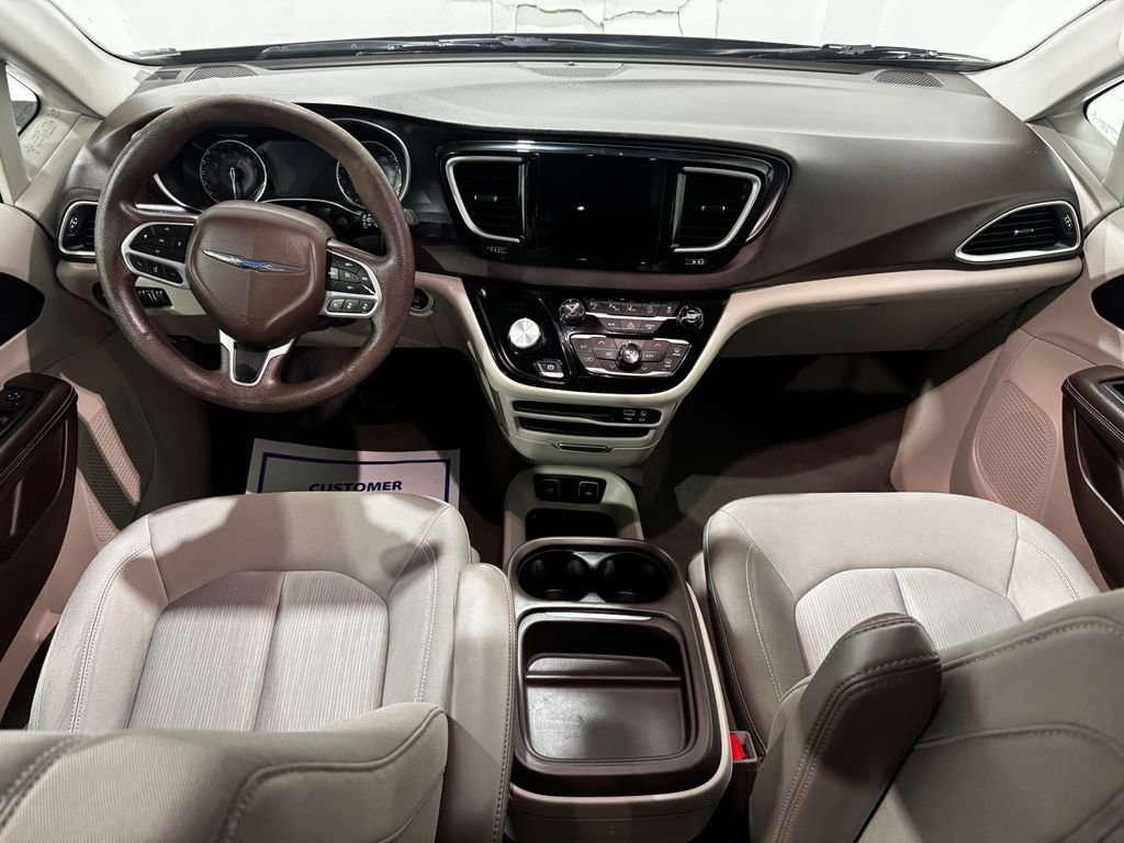 Used 2020 Chrysler Pacifica Touring w/ Advanced Safetytec Group FWD image 32
