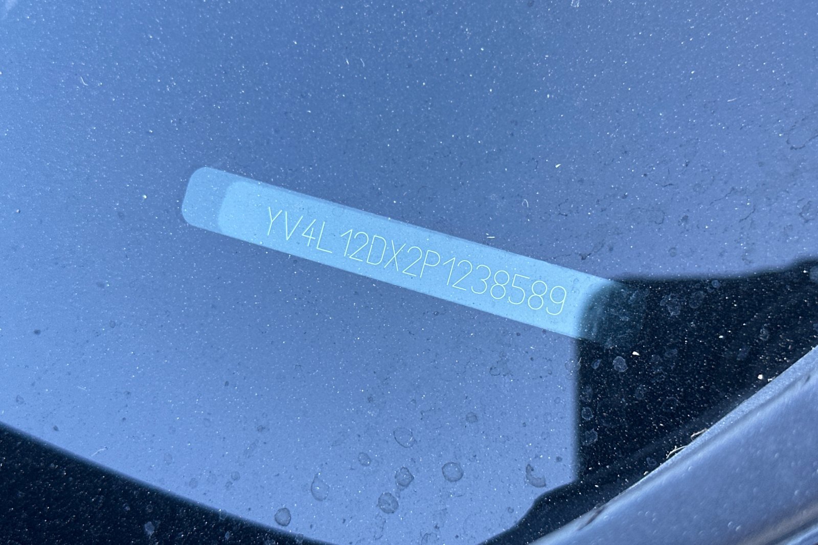 Used 2023 Volvo XC60 B5 Ultimate w/ Protection Package Premier image 3