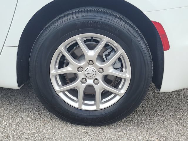 Used 2025 Chrysler Pacifica Select FWD image 8