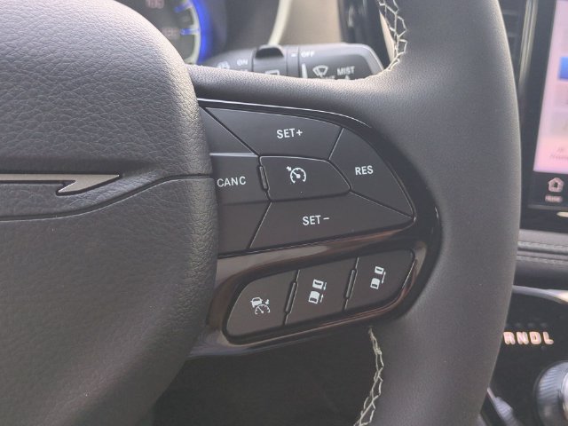New 2027 Chrysler Pacifica Limited w/ Family Tech Group FWD image 21