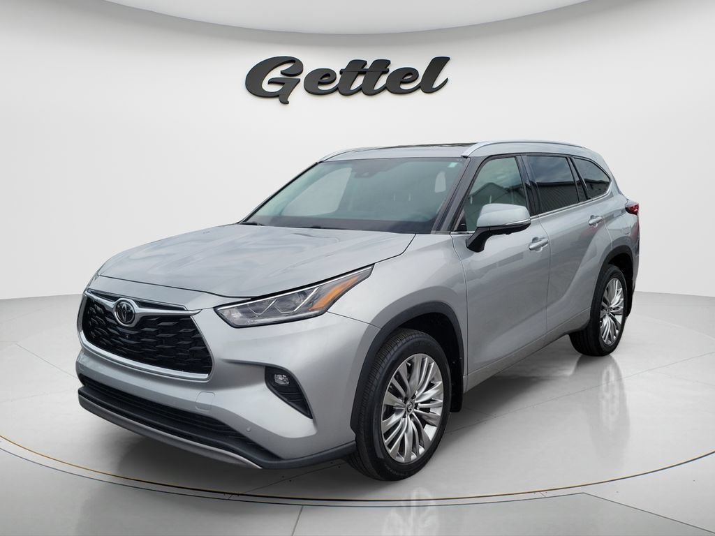 Used 2023 Toyota Highlander Platinum FWD image 1