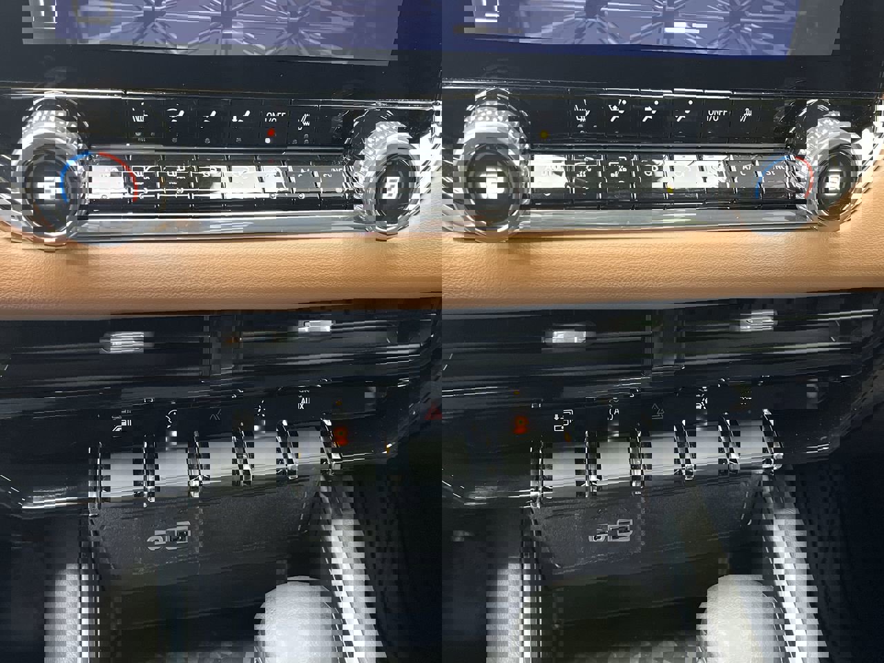 Used 2024 GMC Canyon AT4 w/ Technology Package image 22