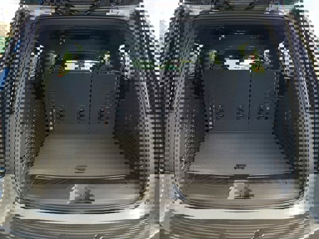 New 2026 Chevrolet Suburban LS image 20