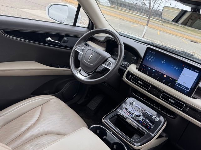 Used 2023 Lincoln Nautilus Reserve image 13