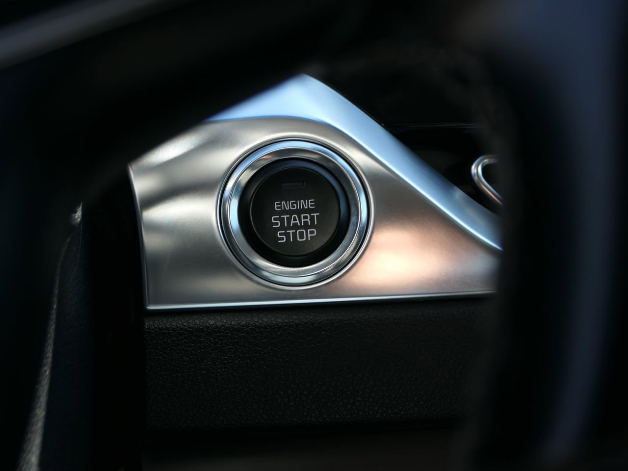 Used 2020 Kia Niro EX image 17