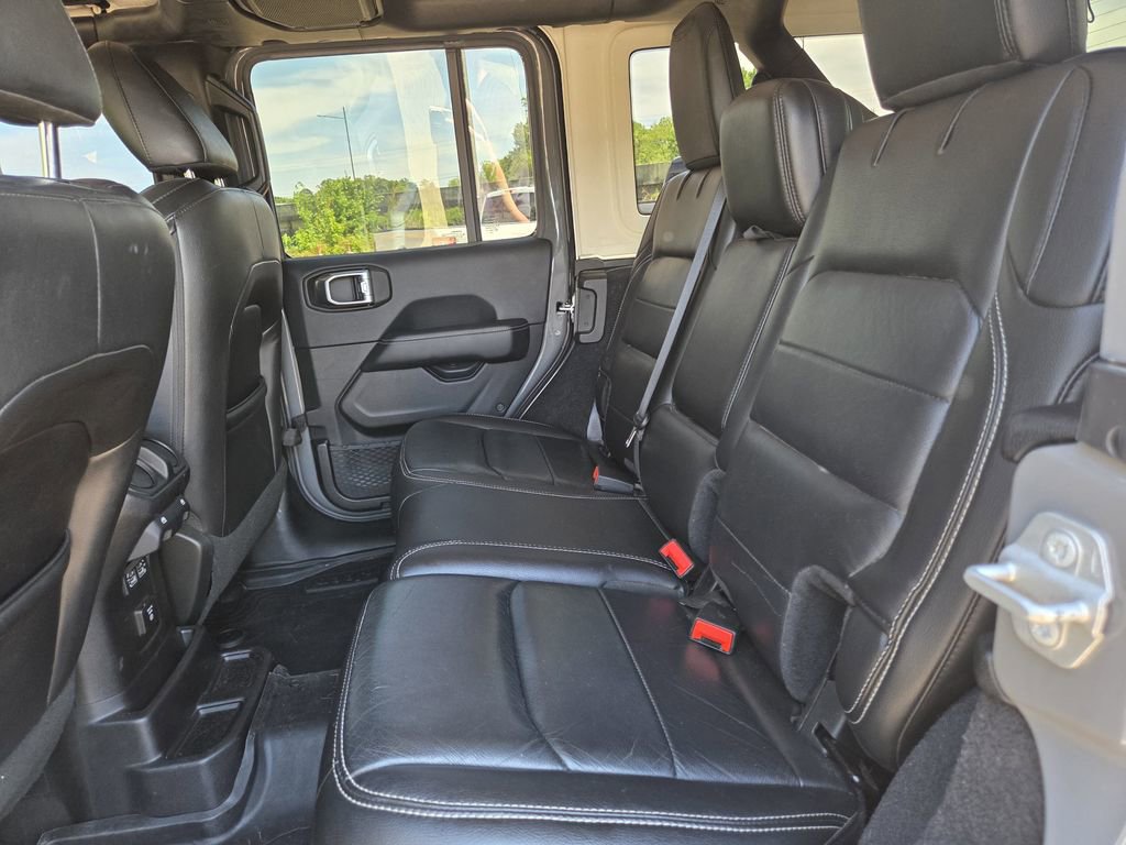 Used 2019 Jeep Wrangler Unlimited Sahara image 17