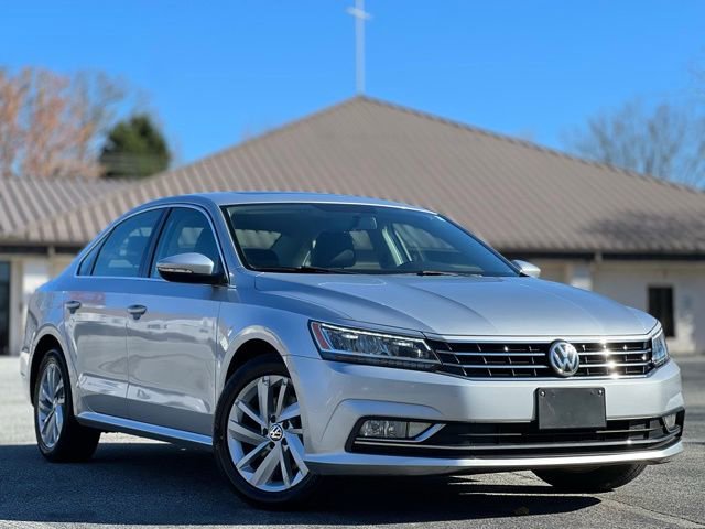 Used 2018 Volkswagen Passat 2.0T SE image 3