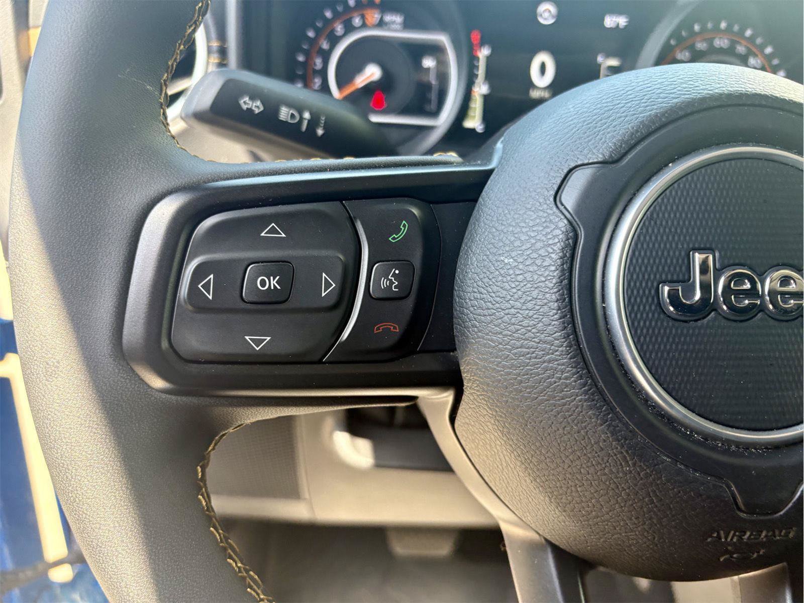 Used 2024 Jeep Gladiator Sport AWD/4WD image 16