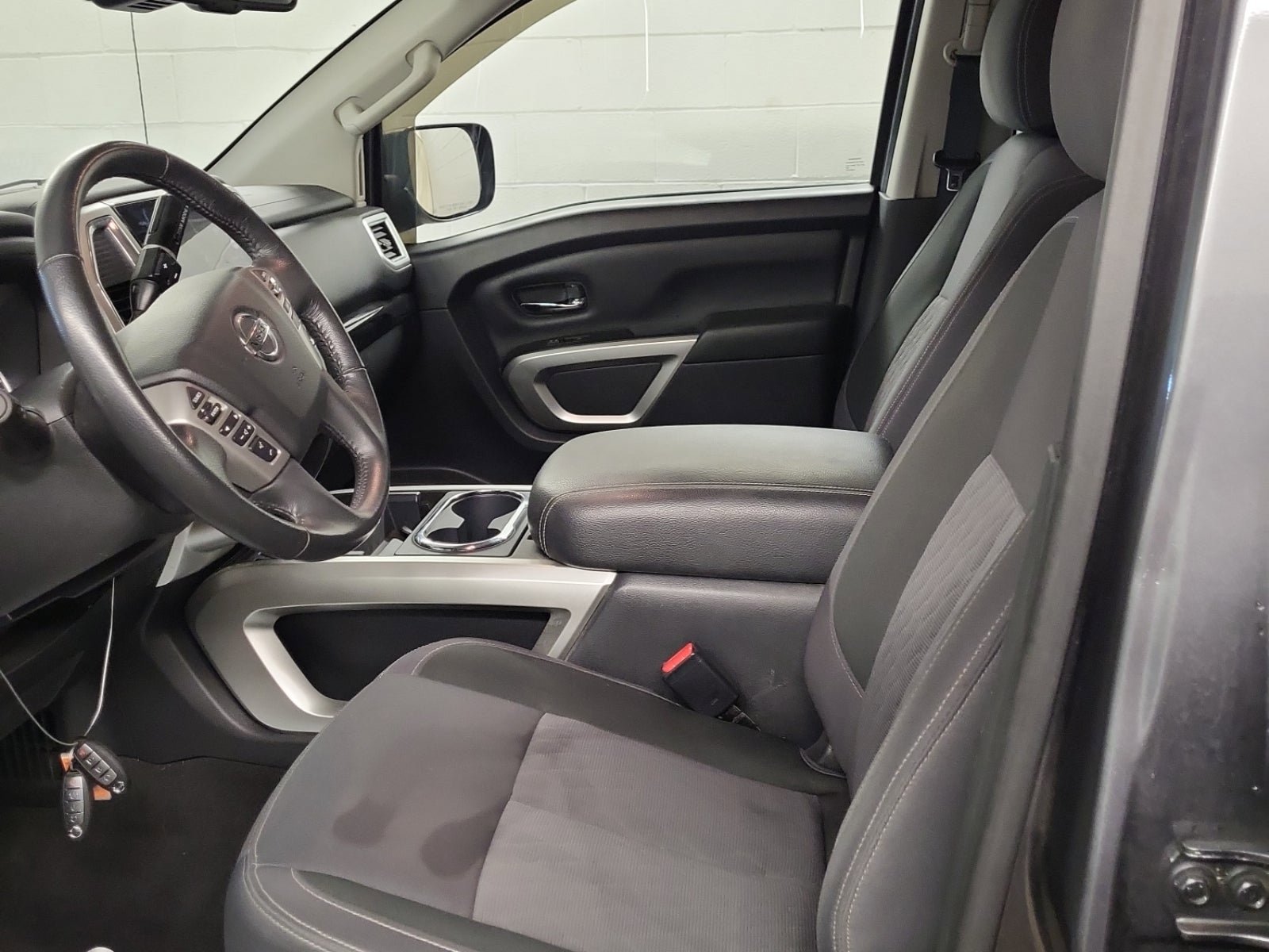 Used 2021 Nissan Titan SV w/ SV Convenience Package AWD/4WD image 11