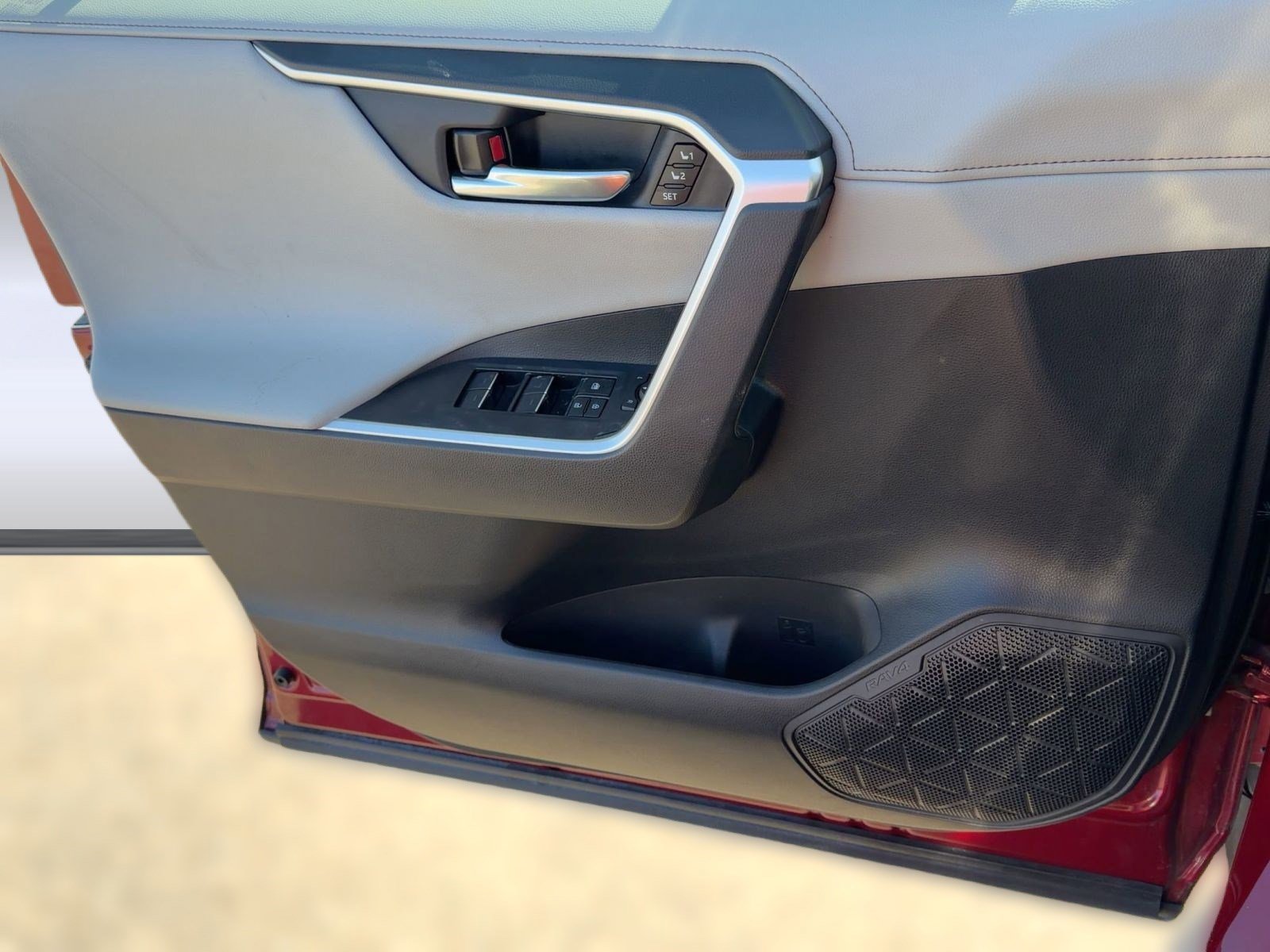 Used 2023 Toyota RAV4 Limited image 11