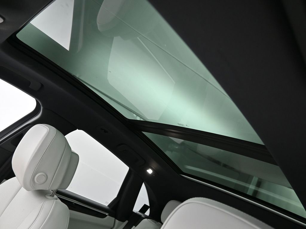 Certified 2022 Porsche Macan S image 11