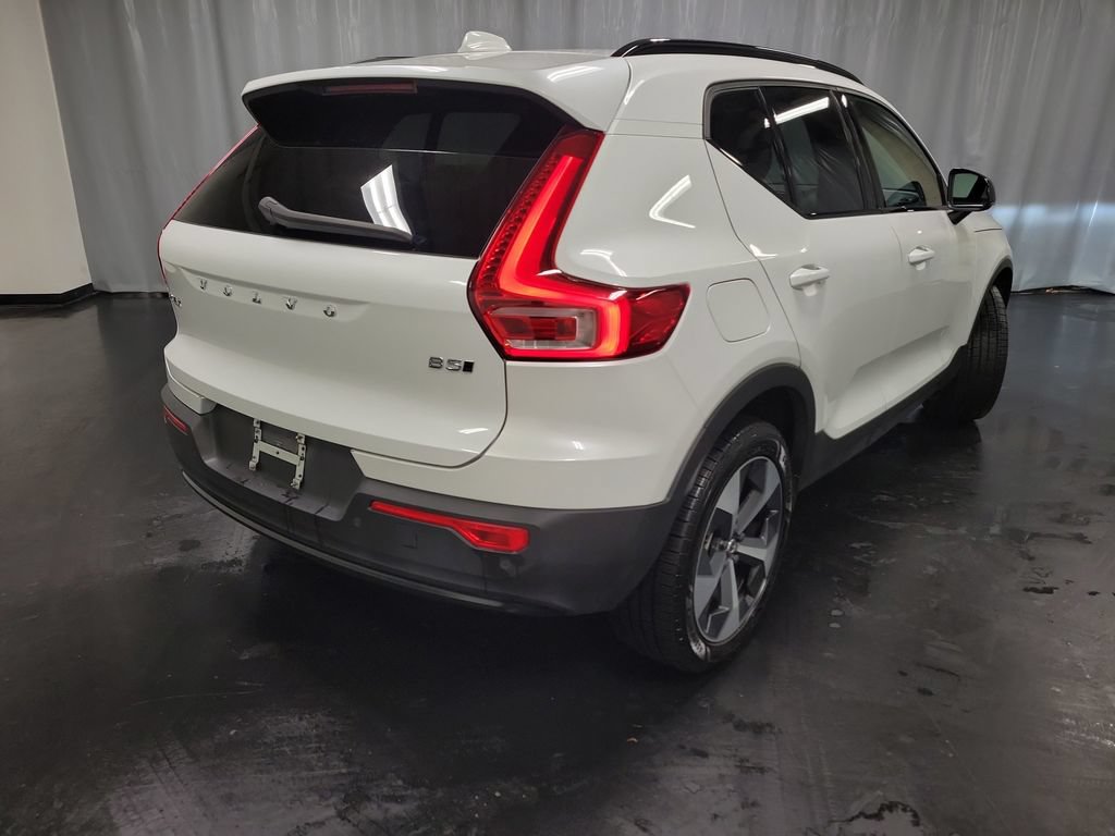 Used 2024 Volvo XC40 B5 Plus AWD/4WD image 8