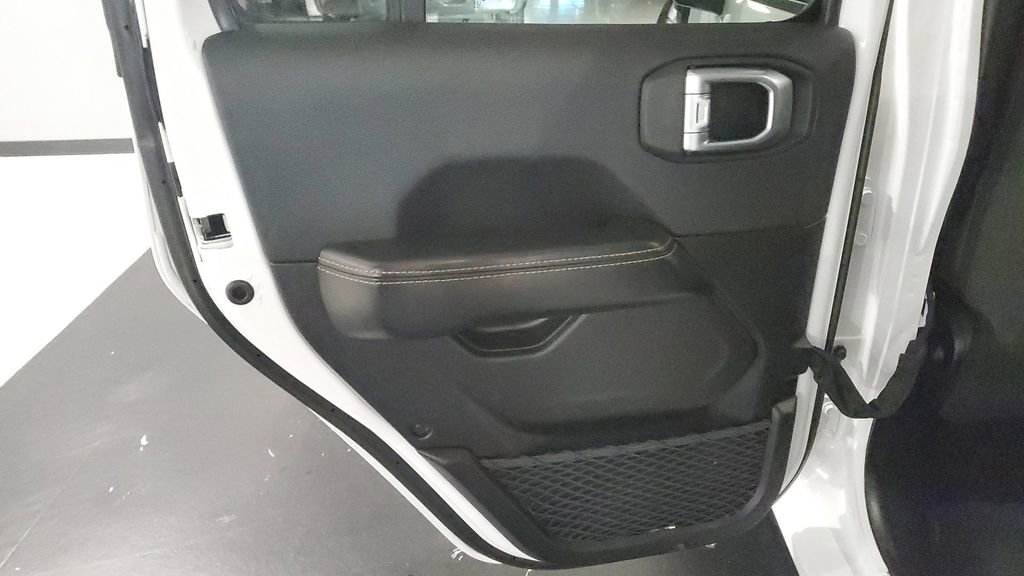 Used 2024 Jeep Wrangler Unlimited Sahara image 16