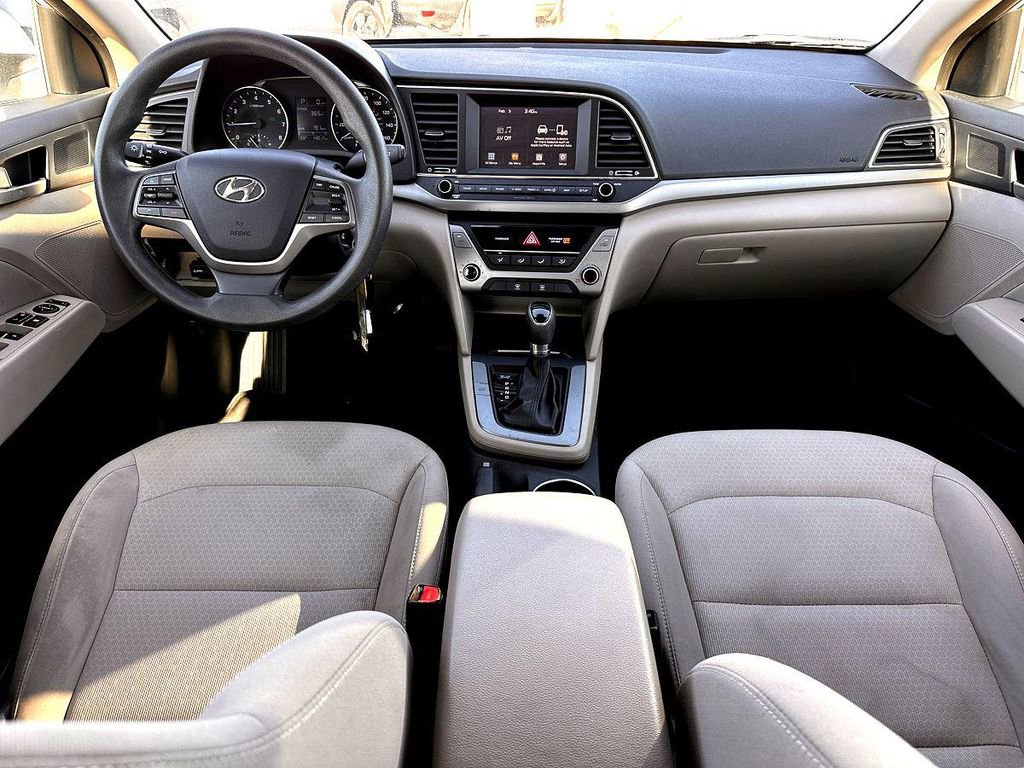 Used 2017 Hyundai Elantra SE image 28