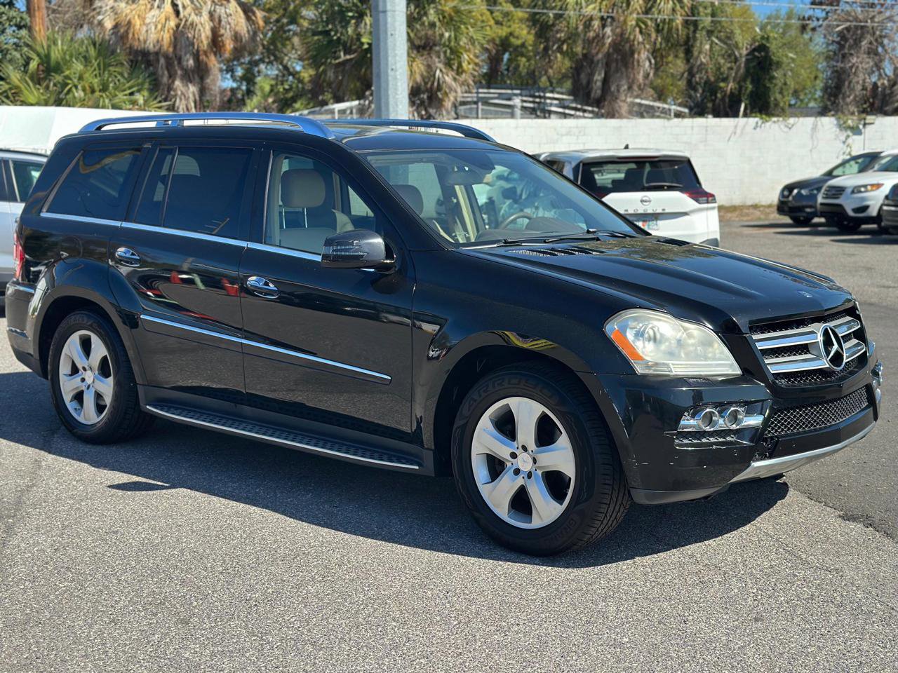 Used 2011 Mercedes-Benz GL 450 4MATIC image 2