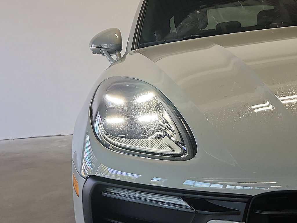 New 2026 Porsche Macan AWD/4WD image 9