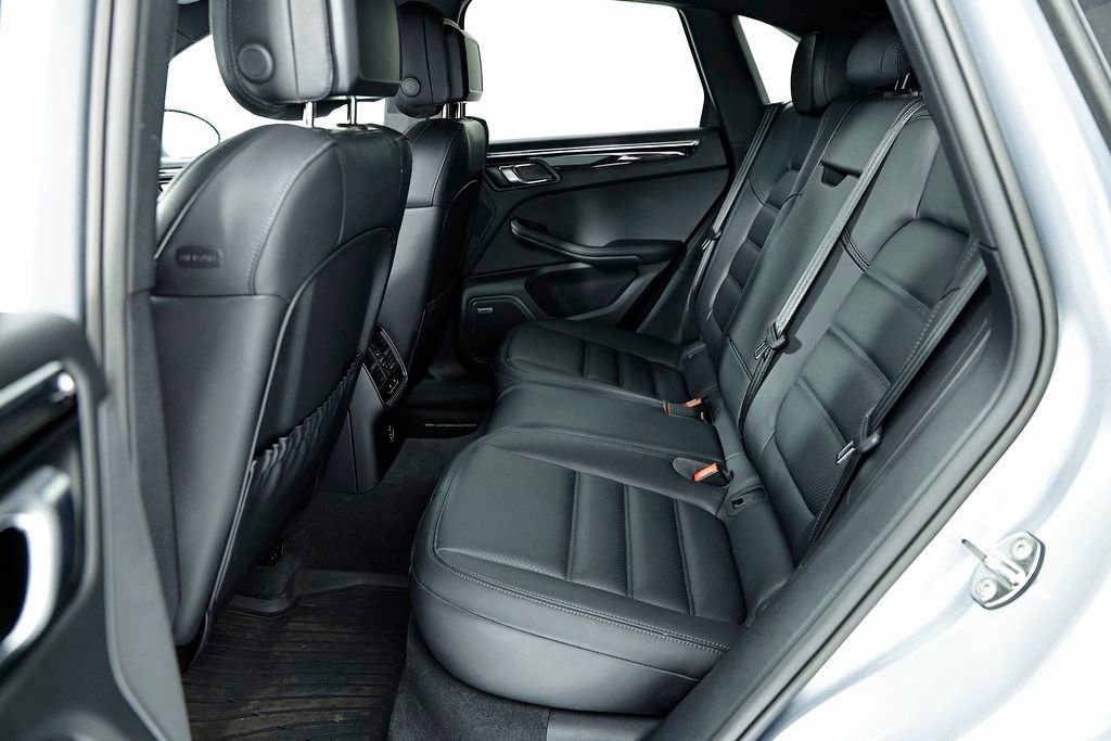 Certified 2025 Porsche Macan image 28