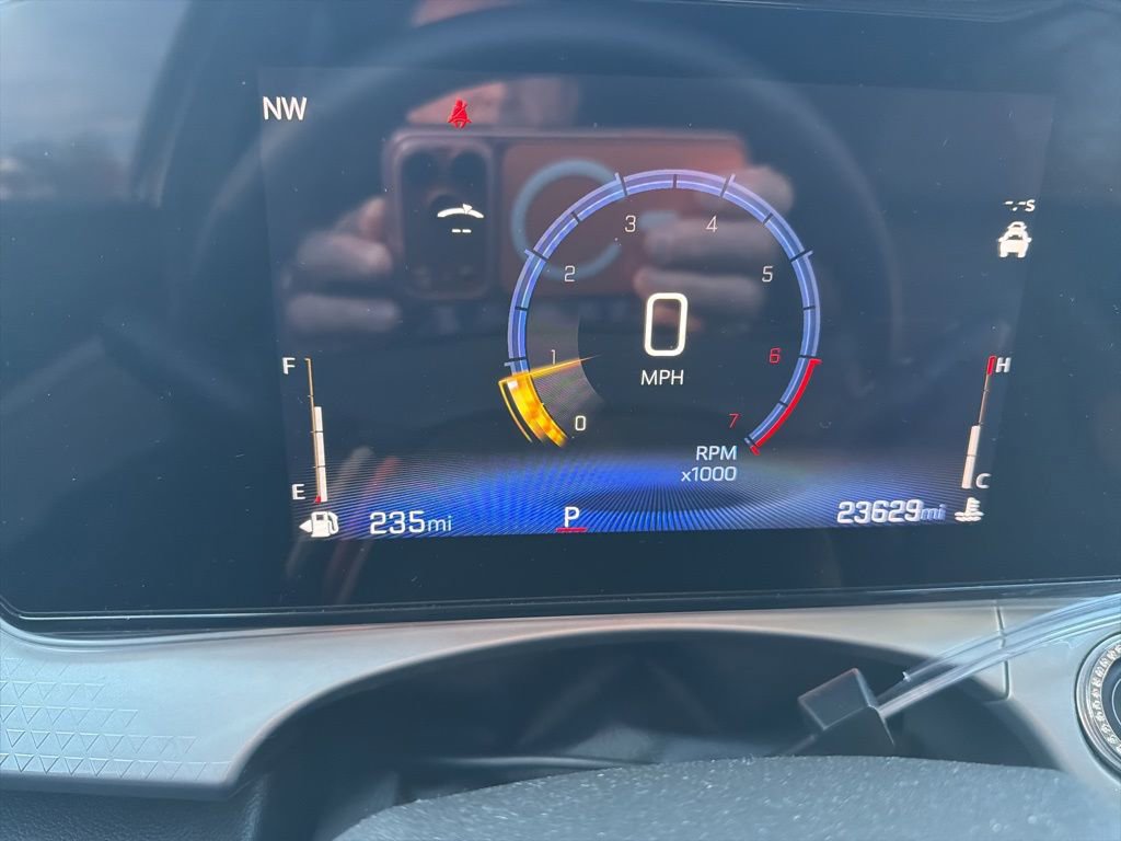 Used 2025 Chevrolet Trax LT w/ Sunroof Package image 7