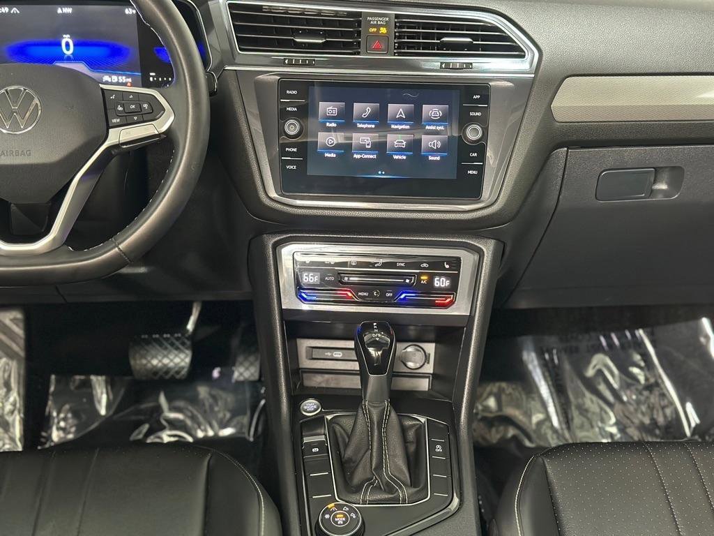 Used 2022 Volkswagen Tiguan SE image 14