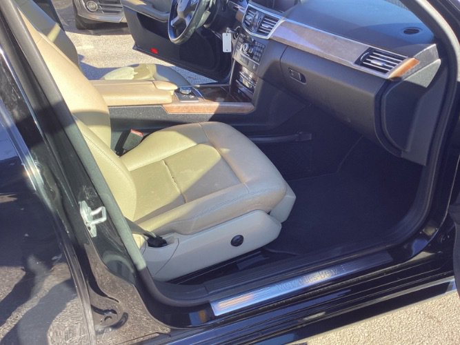 Used 2010 Mercedes-Benz E 350 4MATIC Sedan image 6