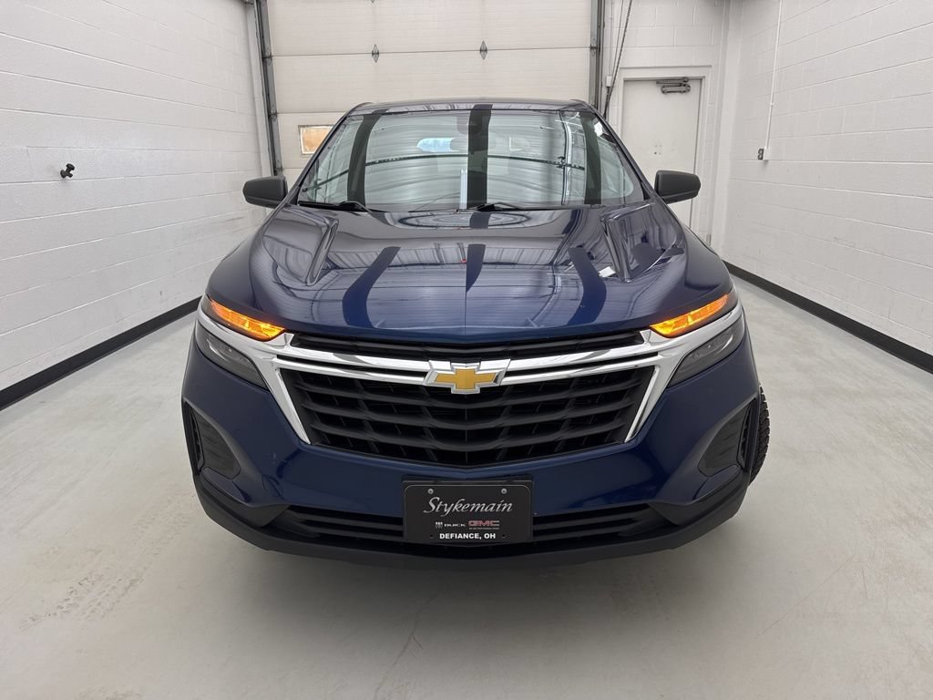 Used 2023 Chevrolet Equinox LS AWD/4WD image 2