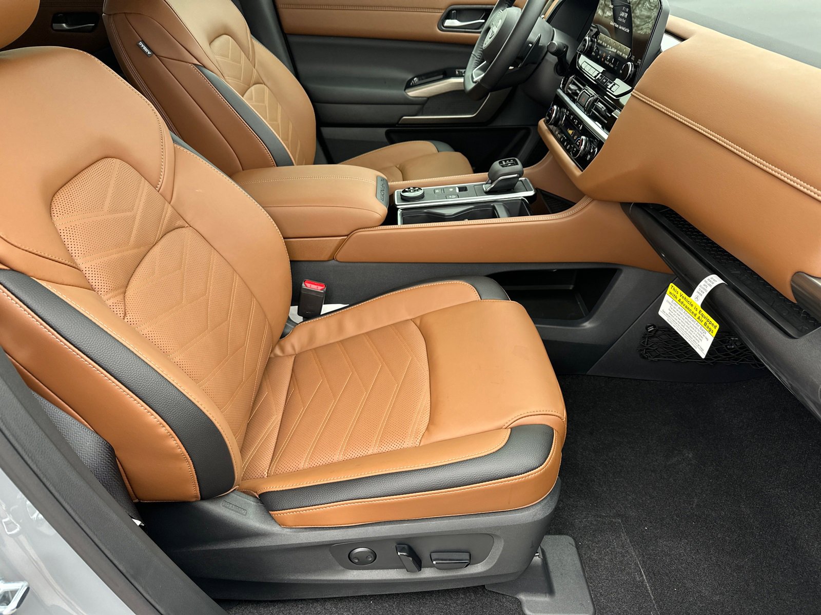 New 2025 Nissan Pathfinder Platinum w/ Lighting Package (N92) image 13