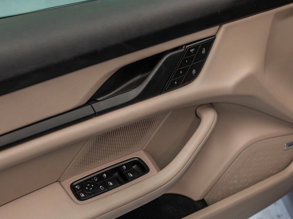 Used 2022 Porsche Taycan 4S image 34