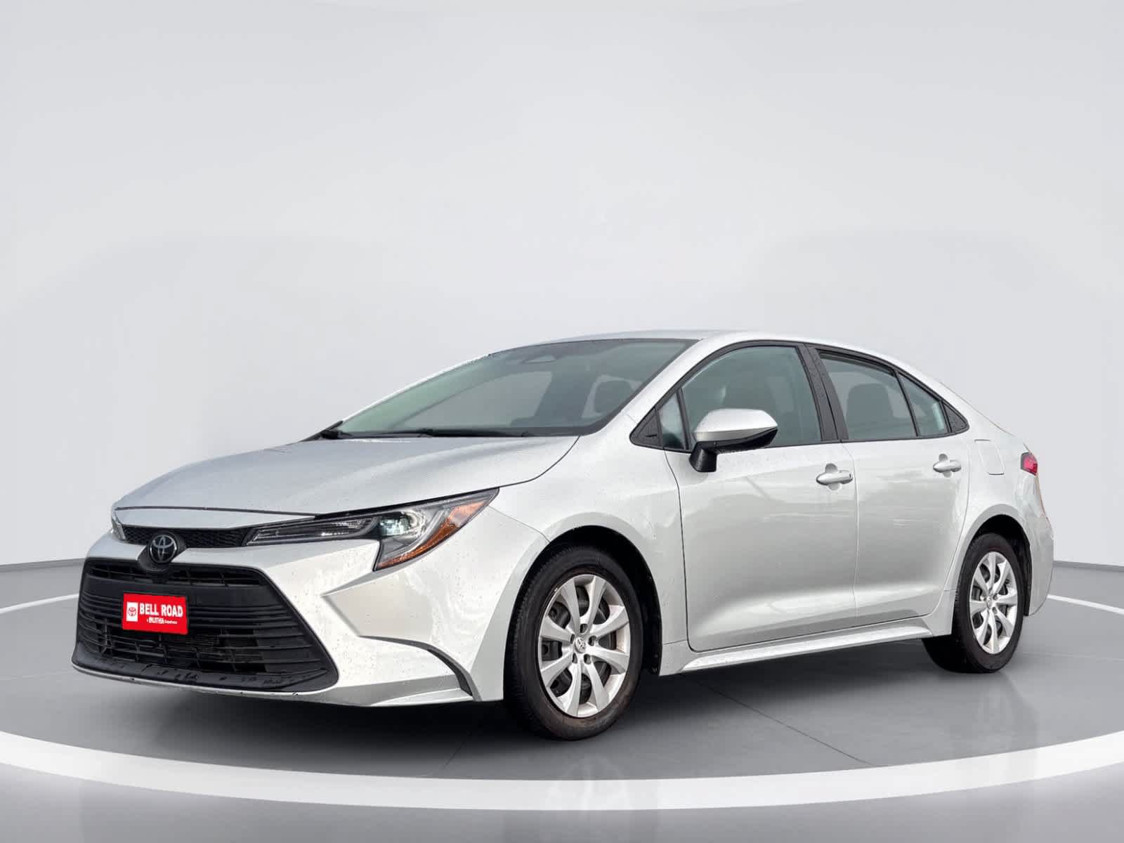 Used 2025 Toyota Corolla LE FWD image 2