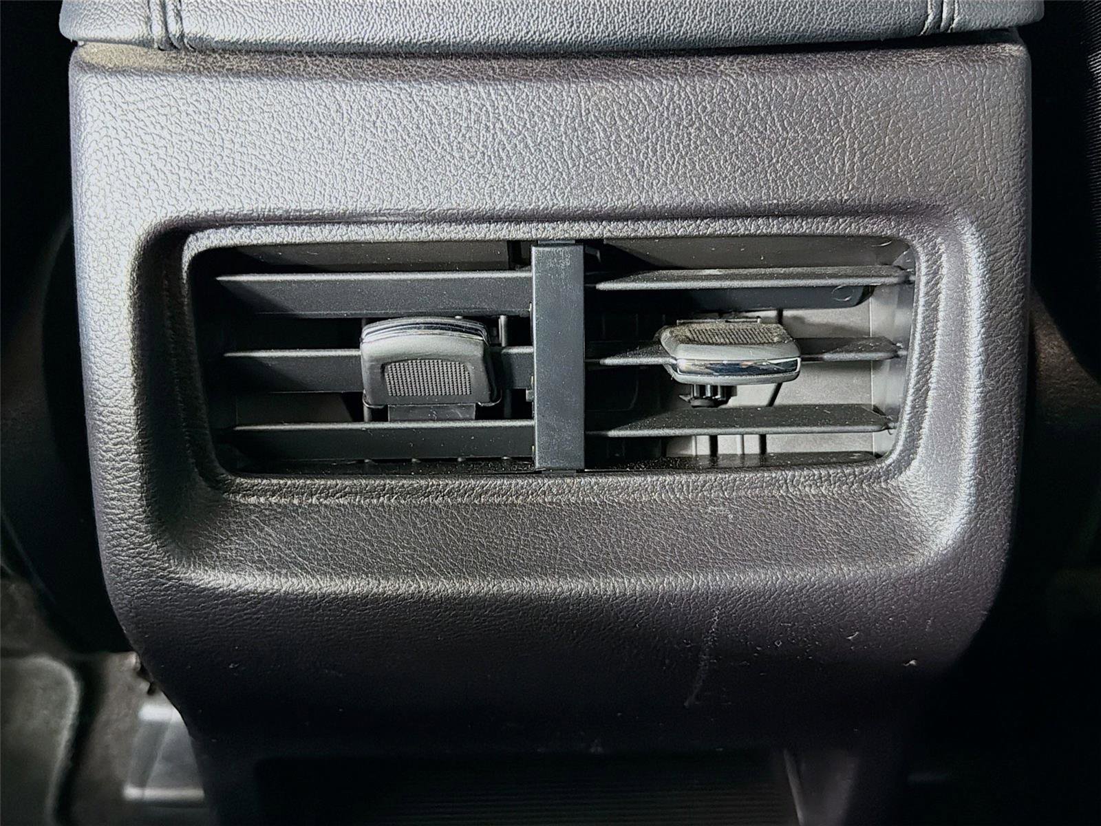 Used 2018 Ford Edge SEL w/ Class II Trailer Tow Package image 22