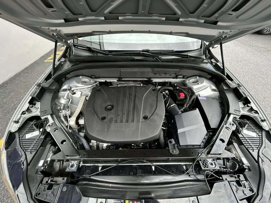 Certified 2023 Volvo XC60 B5 Plus AWD/4WD image 14