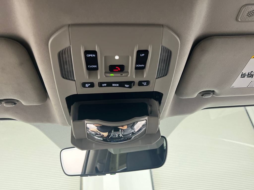 Used 2025 Toyota Highlander XLE FWD image 76