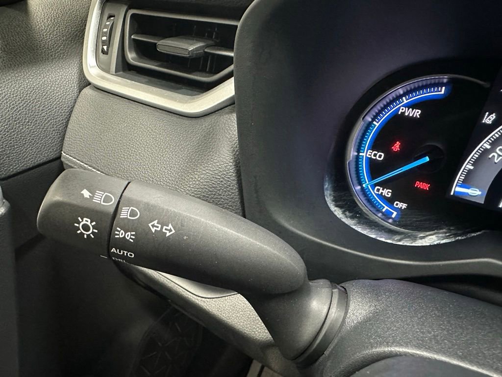 Used 2025 Toyota RAV4 XLE AWD/4WD image 18
